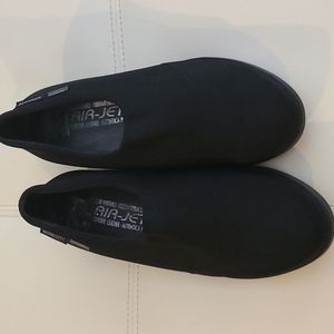 Like new Mephisto size 6 black shoes